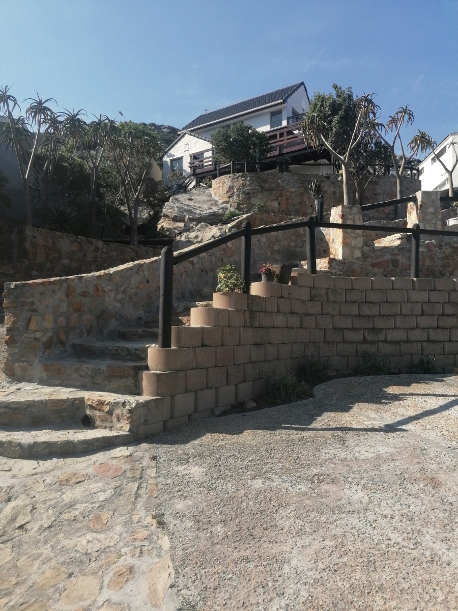 To Let 4 Bedroom Property for Rent in Glencairn Heights Western Cape